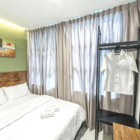 Econtel Queensbay Sungai Dua Bukit Екстериор снимка