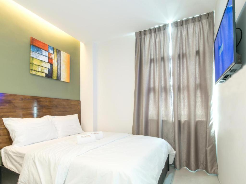 Econtel Queensbay Sungai Dua Bukit Екстериор снимка