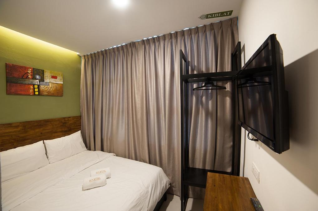 Econtel Queensbay Sungai Dua Bukit Екстериор снимка
