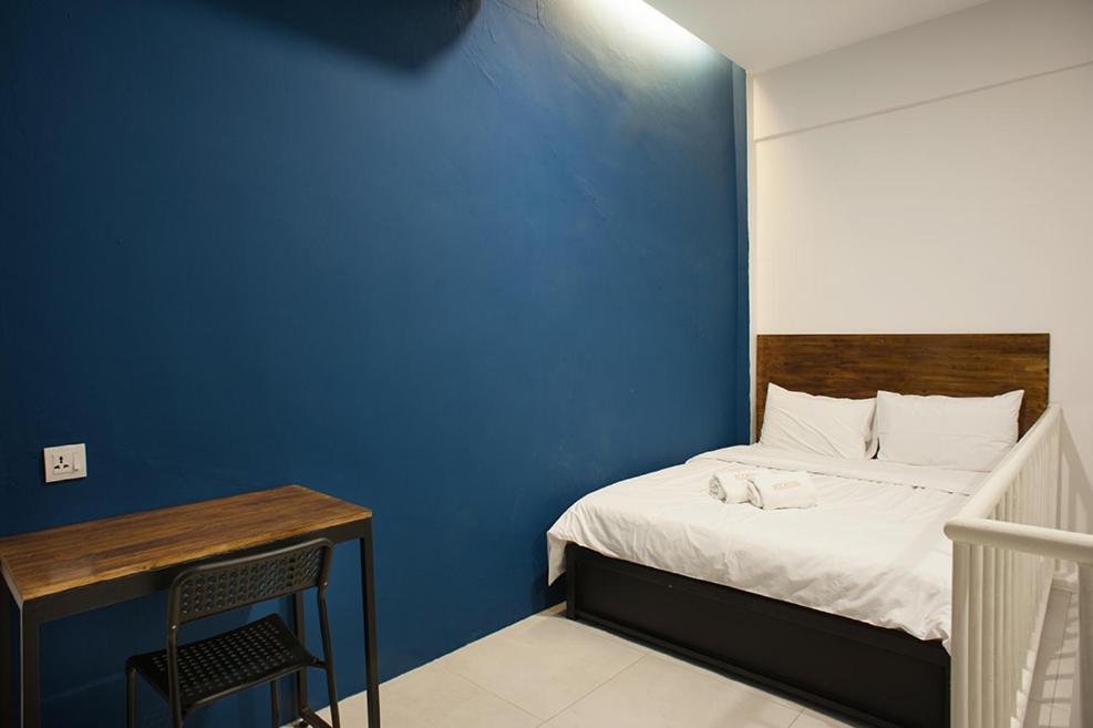 Econtel Queensbay Sungai Dua Bukit Екстериор снимка